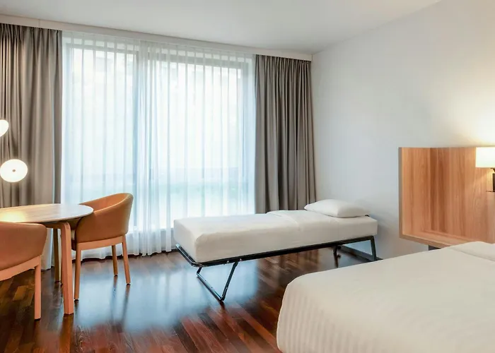 Ac By Marriott Old Town Готель 4*