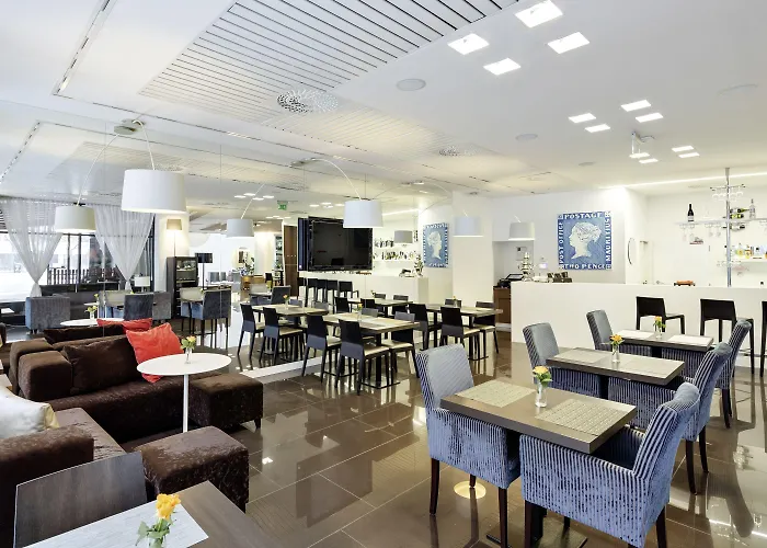 Ac By Marriott Old Town Готель